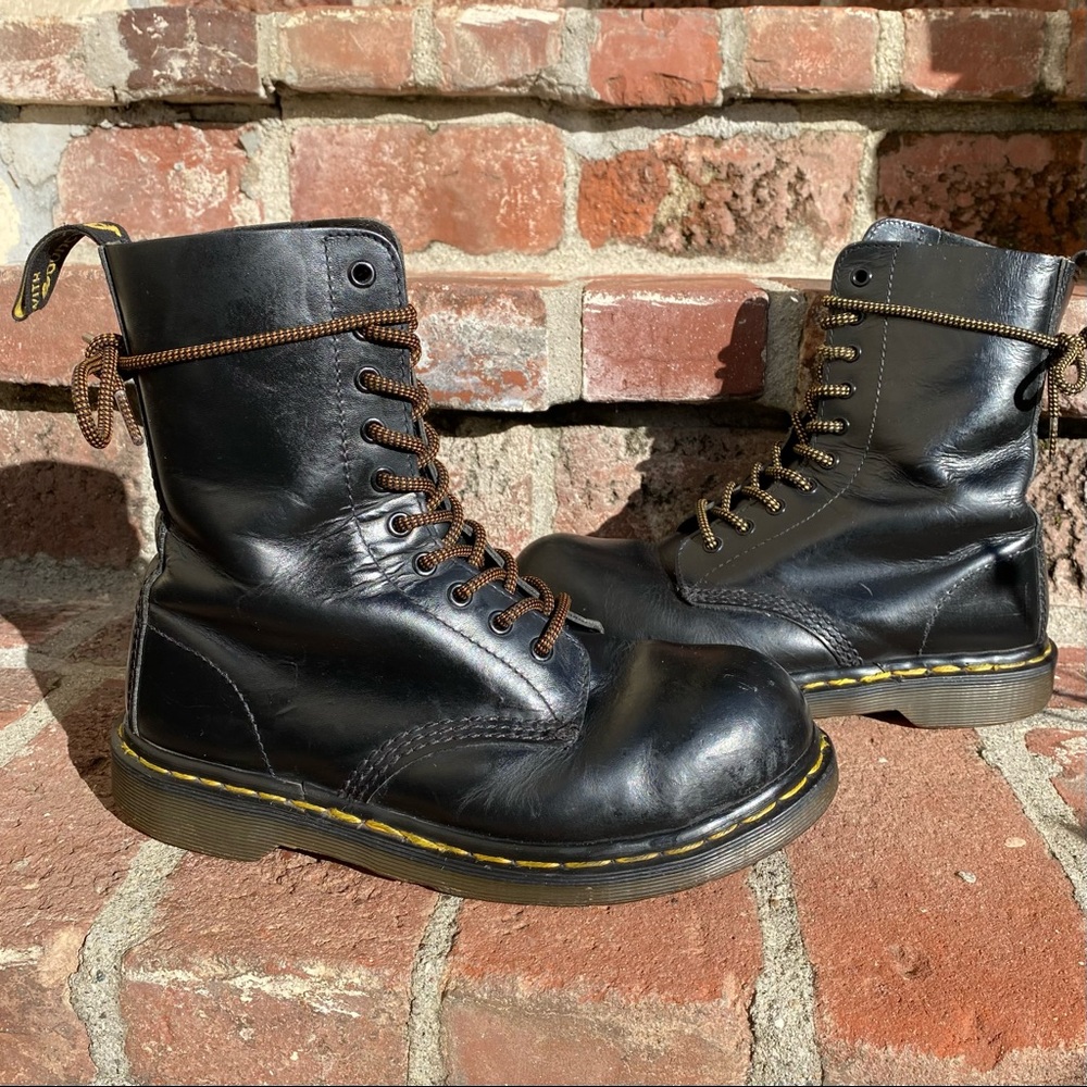 dr. martens mie 10-eye steel toe boots